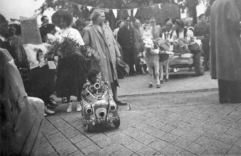 Silver Jubilee 1935 - Toy car.JPG - Long Preston - possibly Silver Jubilee 1935